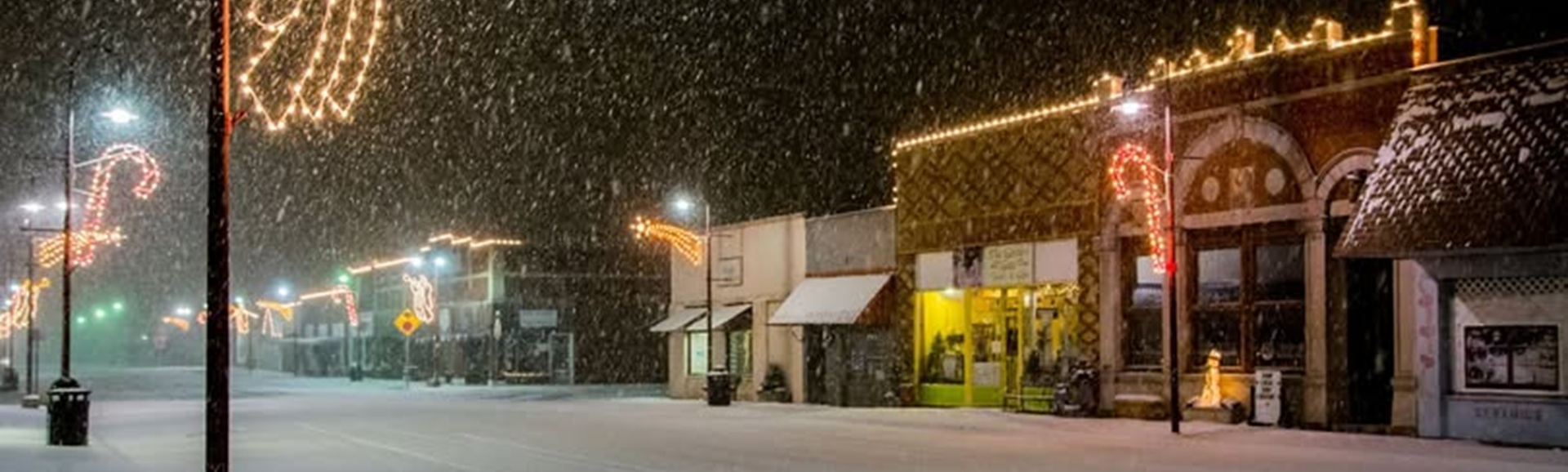 Chirstmas photo snowing in downtown Gentry